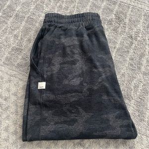 Vuori Dreamknit Joggers - Size S Charcoal Camo